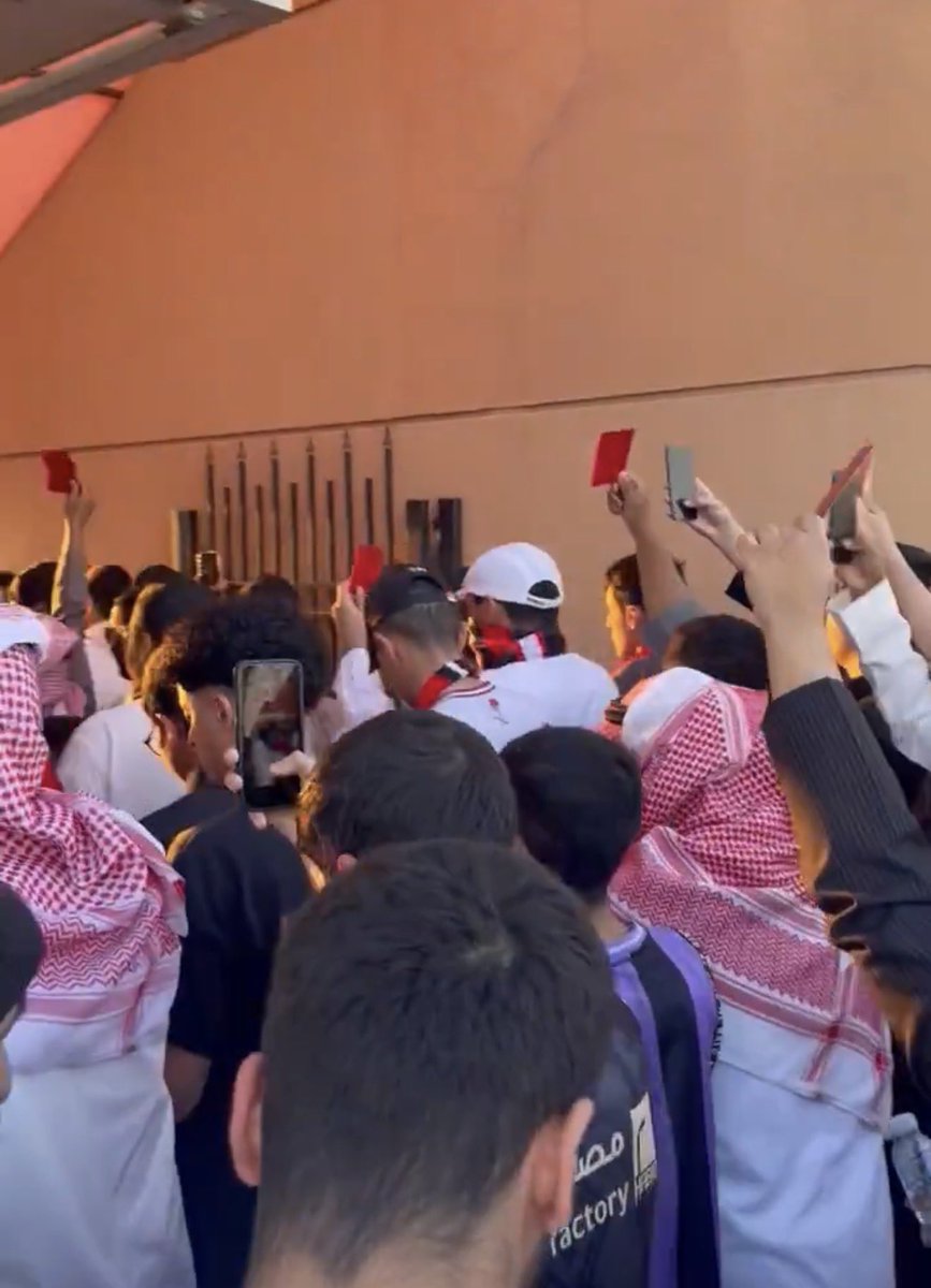 اتمنى محاسبة من كان خلف هذي التصرفات الغبيه ..

#الرائد