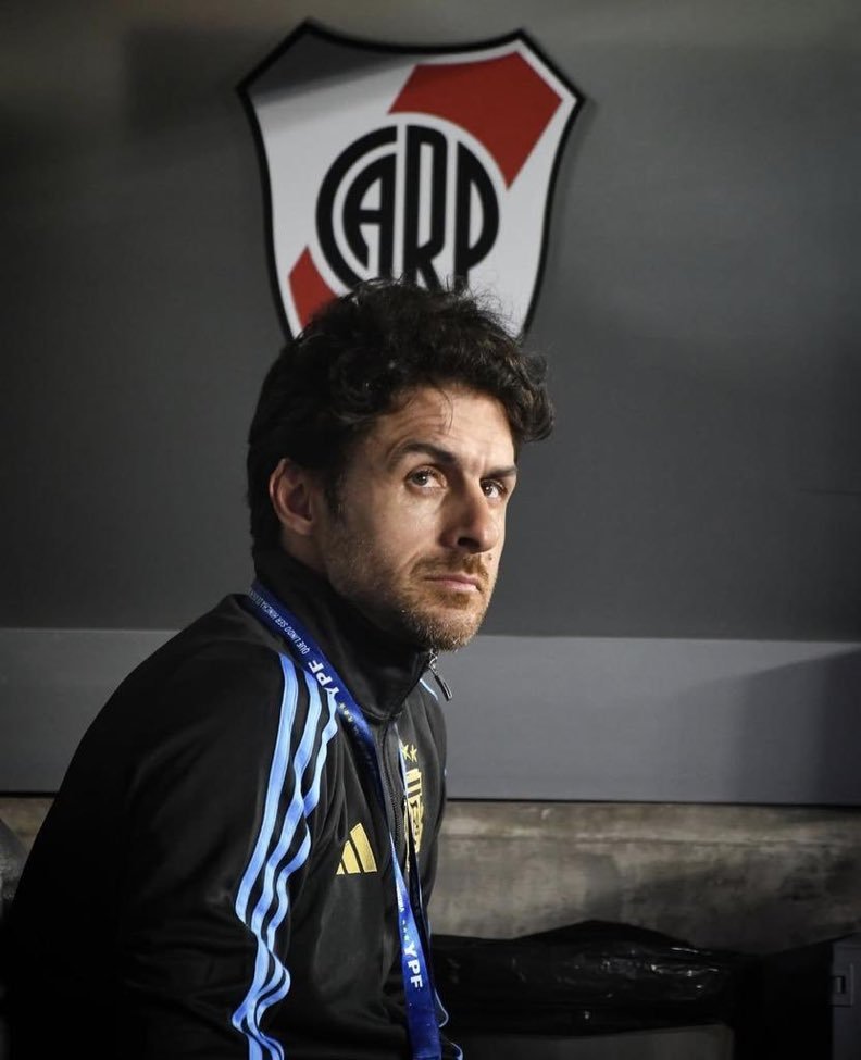 Algun dia este muchacho tiene que ser entrenador de RIVER. 

Otro dia les explico.