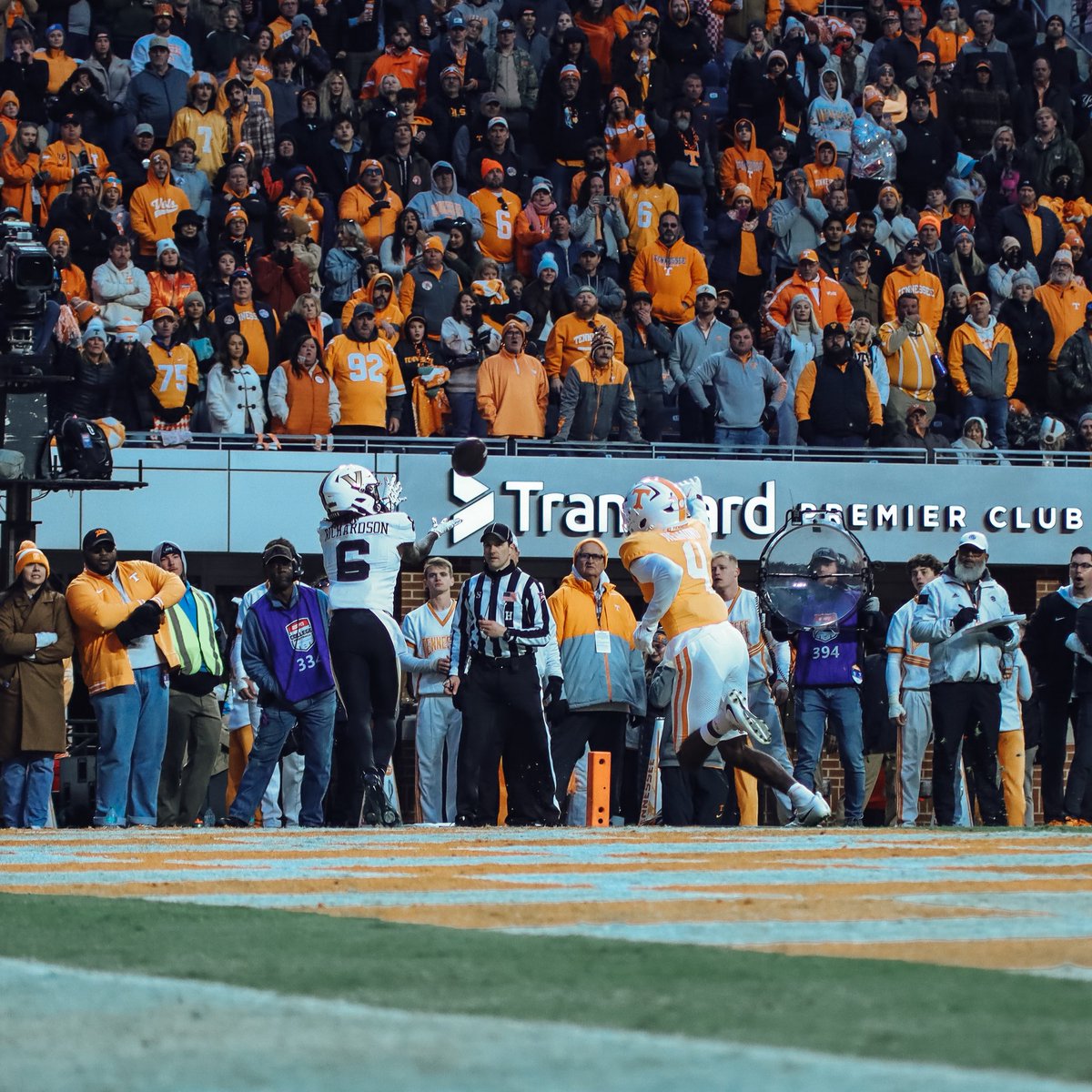 Halftime: #Vandy 21, #Vols 21 

<a href="/1025TheGame/">102.5 The Game</a>