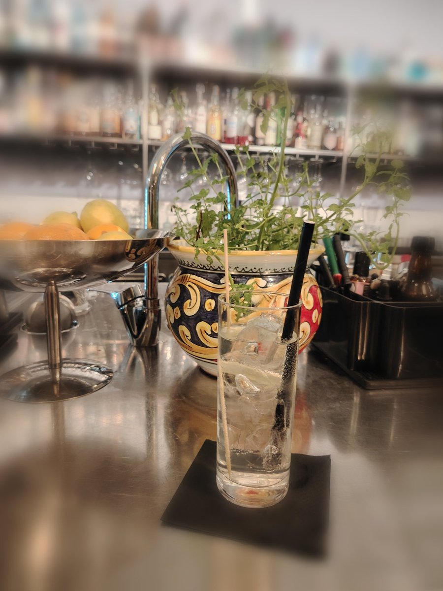 FrancBen's tweet photo. "[...]La bella vita quella che auguro ai miei amici
A chi si perde tra mille incroci
A chi la augura pure a me [...]"
#sabatosera #drink https://t.co/2JcmuIUcQ2