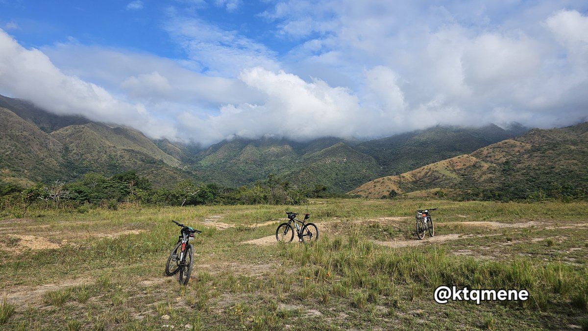 ktqmene's tweet image. Hoy nos fuimos en 🚲 a La Cumaca y nos desviamos a la sabana del Cúpira y por ahí pa&apos;rriba nos juimos #LaCumaca #SanDiego #Carabobo #AventurasenBicicleta