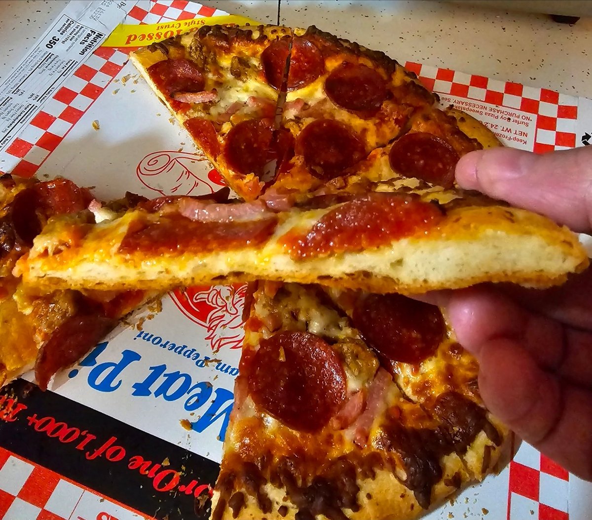 XRPcook's tweet image. #strangerthings #pizza #surfer #boy