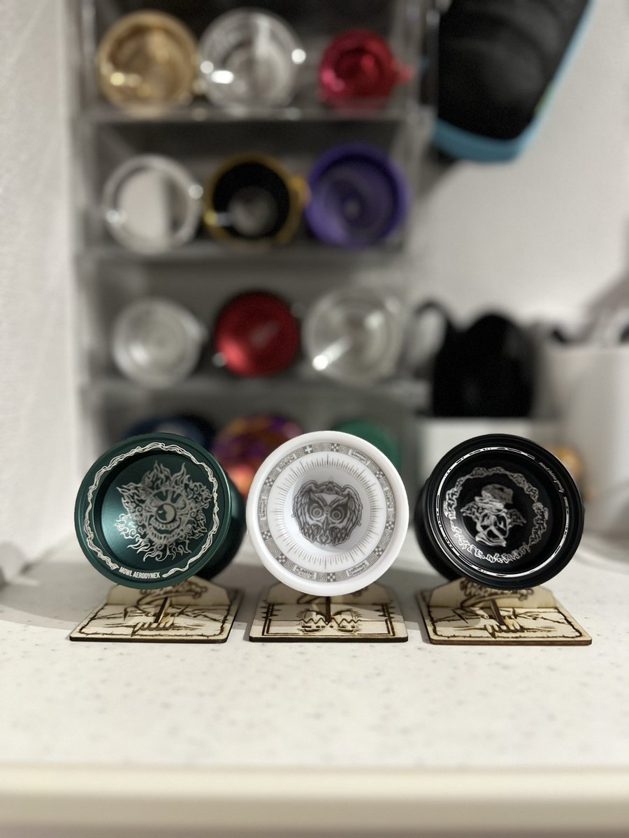 SasaQ02245409's tweet image. Wood STANDのPunKsとNOISEが届きました！😆

カッコいいうえに安定感が素晴らしいです！😊
手持ちのスタンドは、鼓形状のヨーヨーはグラついていましたが、こちらは糸が付いても、しっかりしています！
職場にヨーヨーを持って行って飾るのに、糸を外す必要がないのはメリットしかない！😆

#PunKs