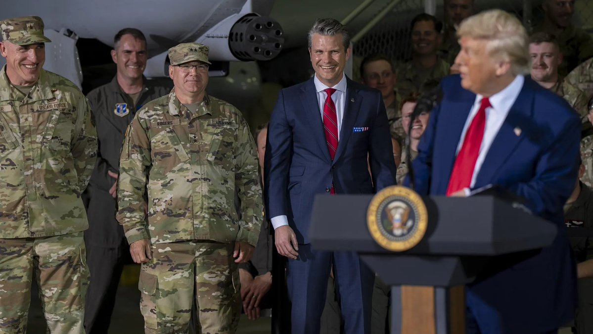 🚨 BREAKING: Nicolas Maduro and his team in Venezuela have FRANTICALLY reached out to the White House amidst President Trump's statement about completely closing their airspace, per CNN

Maduro is now BEGGING for "communication"

I love this 🤣🔥

He does NOT want the U.S.
