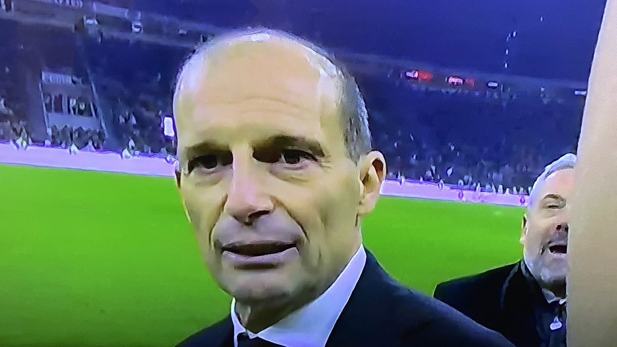Risultato che di Mister è l'emblema
a segno Leao, qual centravante vero,
e Fik spiegò di Pitagora il teorema.
Una chiamata Var che riman mistero
tanto da ispirar ad Allegri un'anatema
indi 'l nunzio a percular mondo intero

#MilanLazio