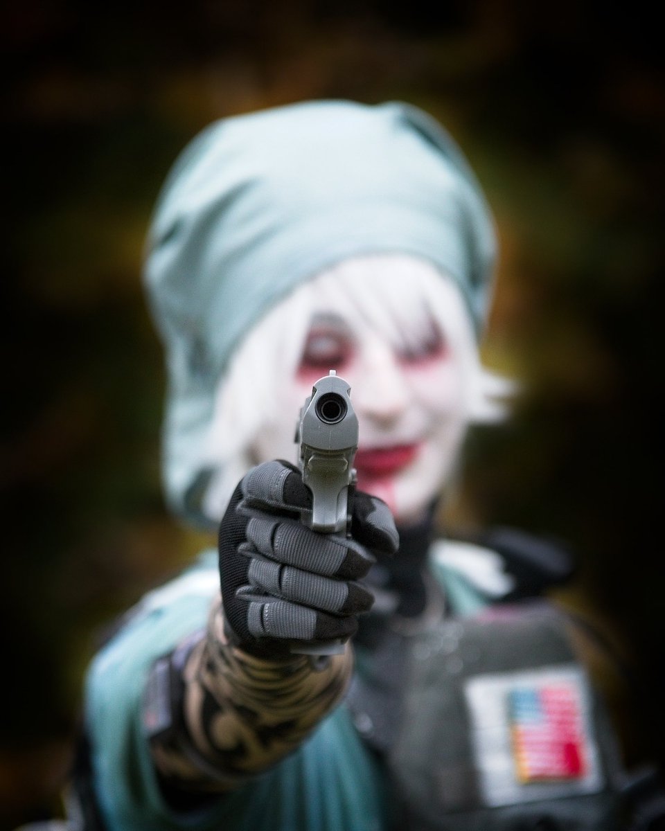 nokkx_x's tweet image. "Just remember: Only two people in the world can get this job done. I'm one of them."
#valkyriecosplay #r6cosplay