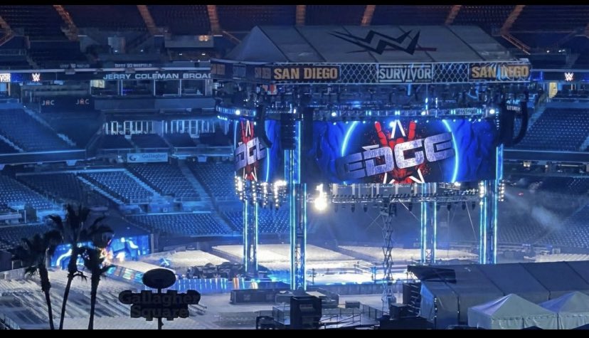 JustMe21314's tweet photo. Si seulement c’était pas fake 😭 @RatedRCope le seul qu’on veut voir revenir ! 🤩et qui mérite la finale face a @JohnCena @WWE https://t.co/bJKGTjnxBh