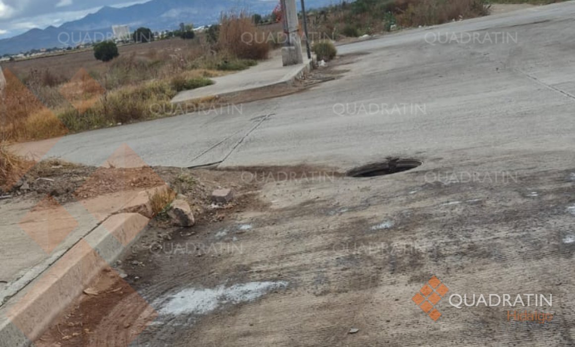 Quadratin_Hgo's tweet image. ⚠️ #DenunciaCiudadana 🗣️🔊

Automovilistas reportan daños constantes en sus vehículos debido a una coladera destapada en la esquina del Puente El Venado y Río de las Avenidas en Pachuca. 

Vecinos señalan que el desperfecto lleva cerca de 6 meses sin tapa ni señalización 🕳️🚗🌑