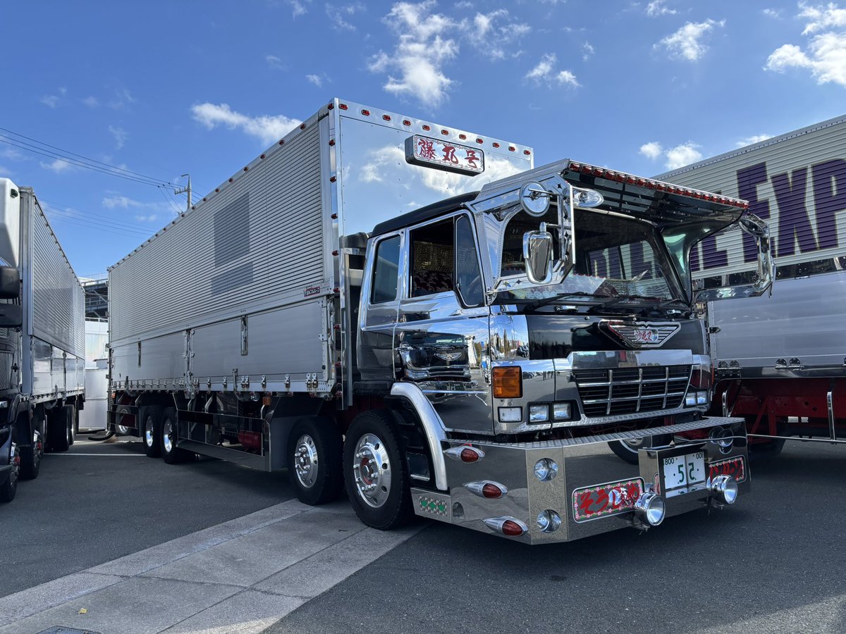 68customs's tweet photo. えぐいかっこよさ

ボロボロ車体を自分で起してここまで仕上げちゃう、藤丸号 https://t.co/0aD5kAbntr