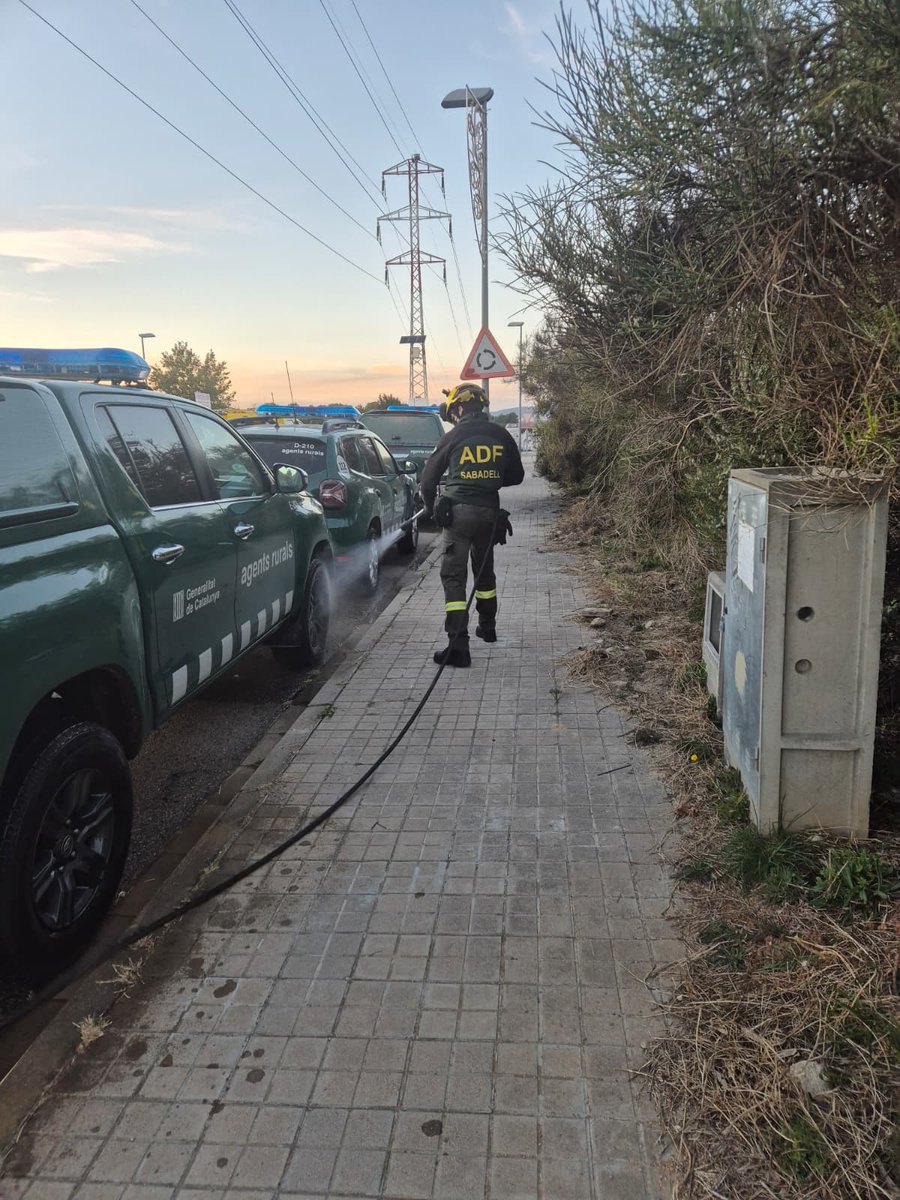 Les <a href="/adfcat/">ADF</a> han col·laborat igualment en els punts de control amb la desinfecció de vehicles i del personal que sortia de la zona infectada, una mesura clau per evitar la propagació del virus.

#adfcat #somADF #somterritori