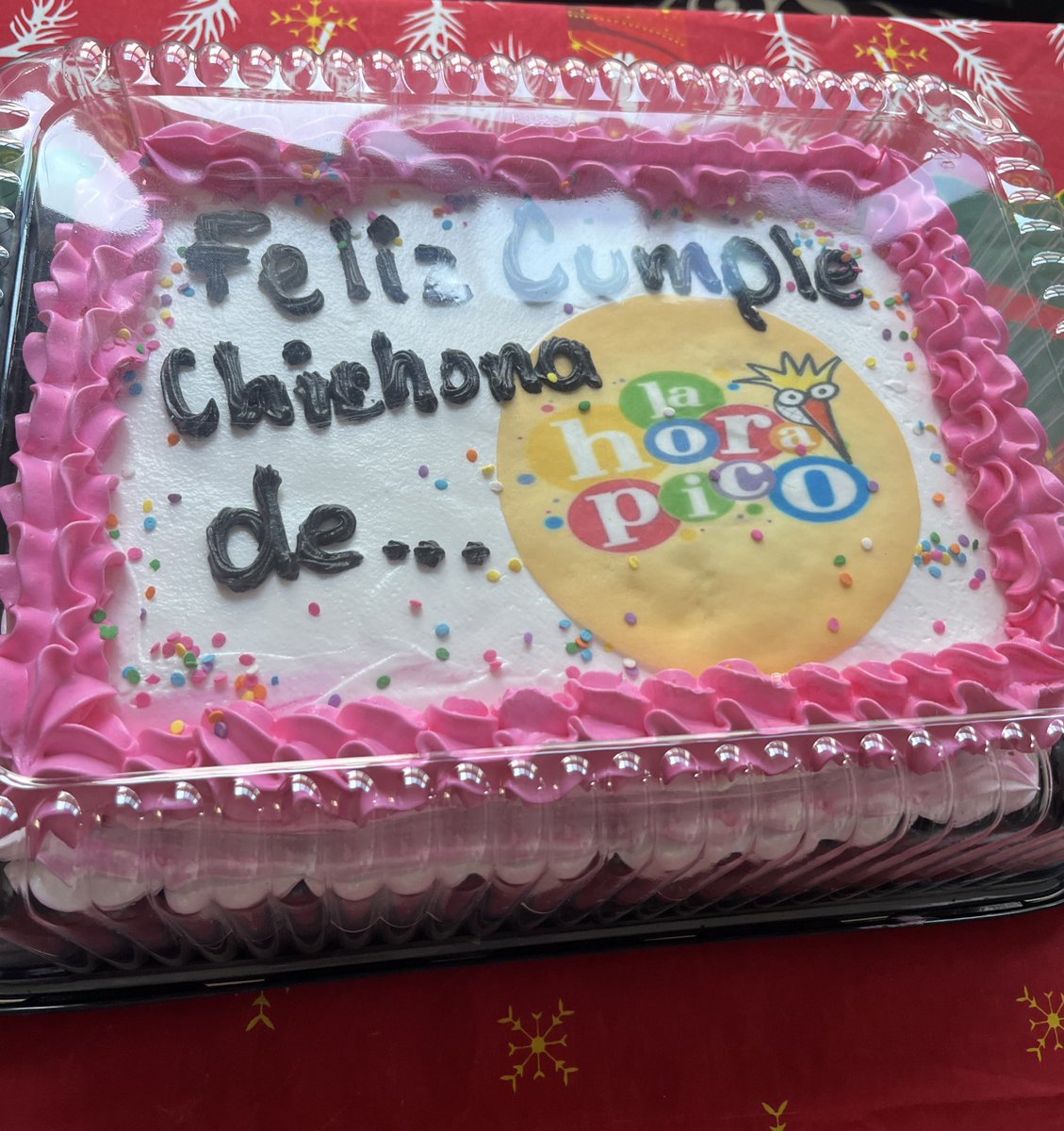 fernandajable's tweet image. El mejor pastel de cumpleaños lo tengo yo JAJAJAJAJAJAJAJAJAAJAJAJAJAJAJAJAJA con este pastel me recibió mi familia hoy (mañana es mi cumple pero me celebraran hoy) JAJJA