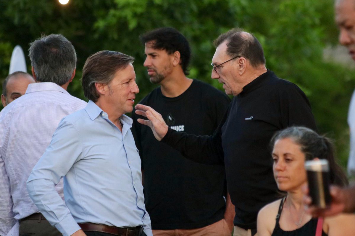 jaimemendezh's tweet photo. Anoche compartimos un brindis de fin de año con representantes de distintas instituciones y agradecimos todo lo que hacen en el distrito #SanMiguel https://t.co/xbH2Pbuf27