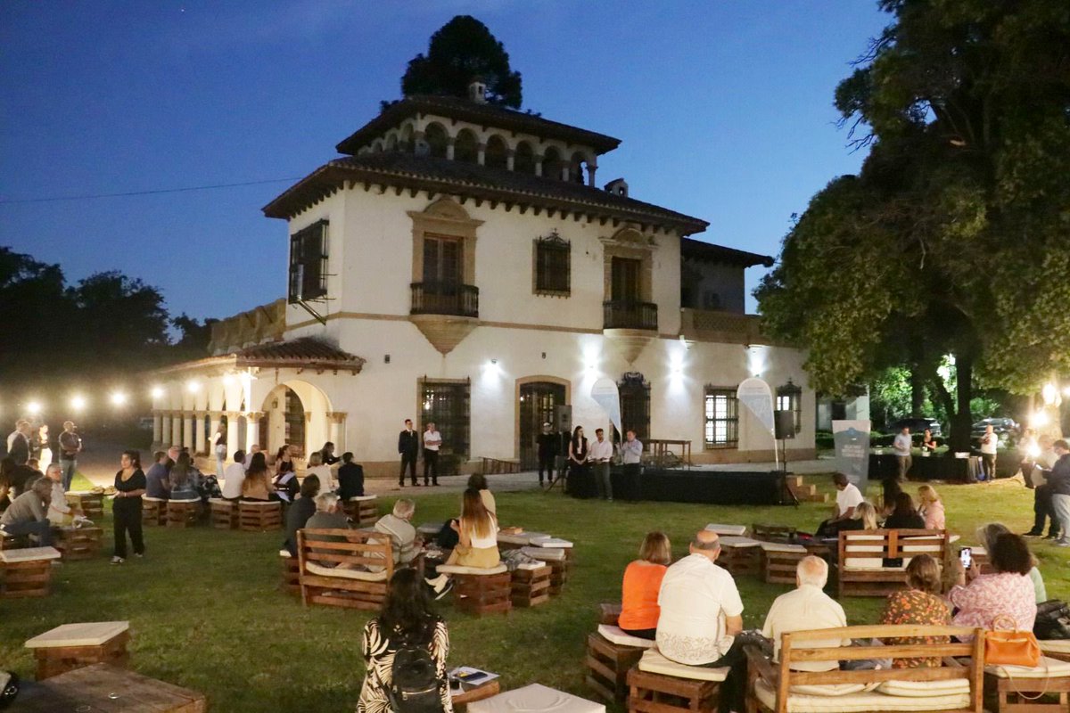 jaimemendezh's tweet photo. Anoche compartimos un brindis de fin de año con representantes de distintas instituciones y agradecimos todo lo que hacen en el distrito #SanMiguel https://t.co/xbH2Pbuf27