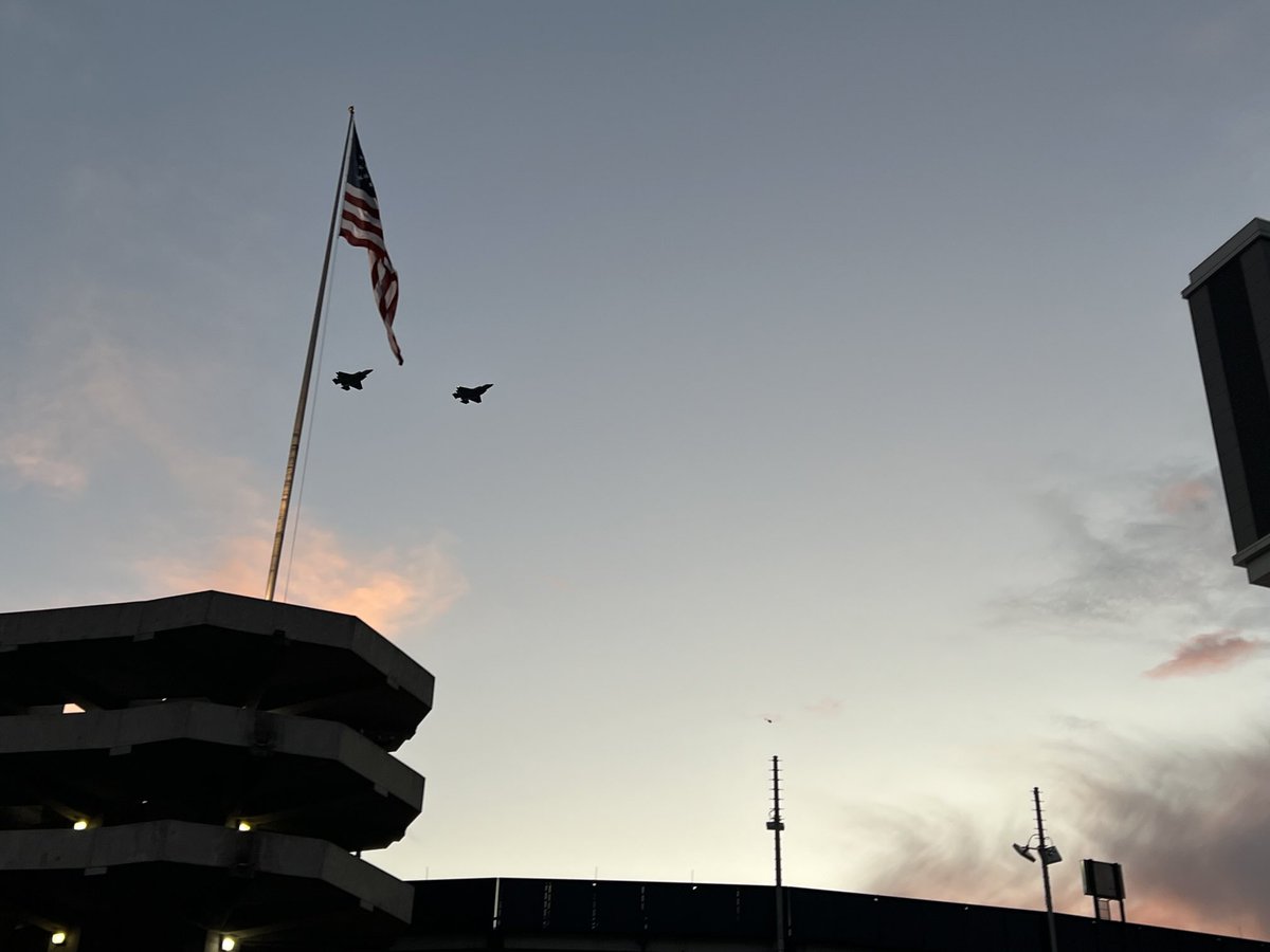 davegamblejr's tweet photo. Tiger walk flyover! ⁦@spann⁩ https://t.co/j8XX0BJFPf