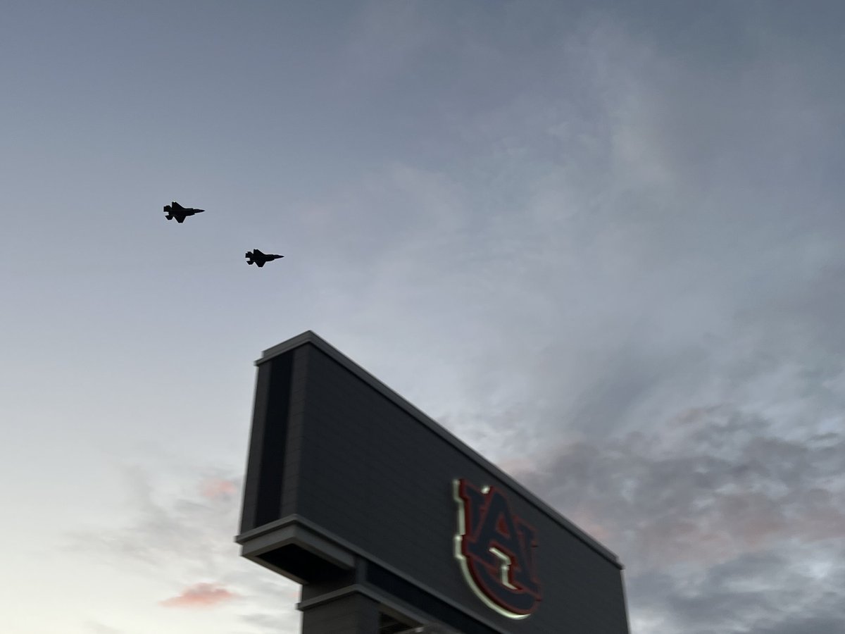 davegamblejr's tweet photo. Tiger walk flyover! ⁦@spann⁩ https://t.co/j8XX0BJFPf