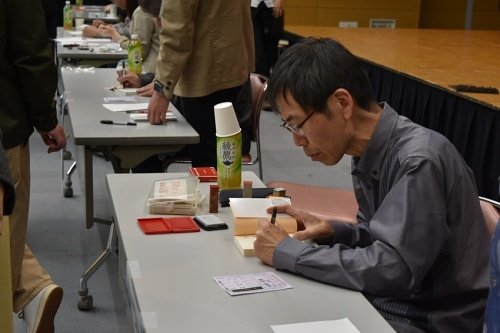 SagaTalk's tweet photo. サイン会の写真です。 https://t.co/qn6lp5xn7h