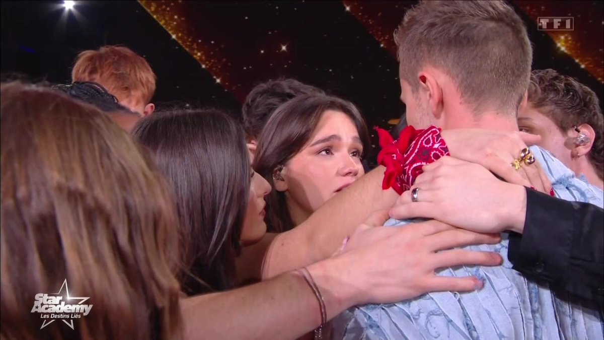 clem_garin's tweet image. Après l&apos;avoir défoncé pendant 3 jours, fait culpabiliser au max, elle le complimente en mode t&apos;es mon best t&apos;es le meilleur hein stop heinnnn la tête de Léane c&apos;est la mienne #staracademylelive #staracademy