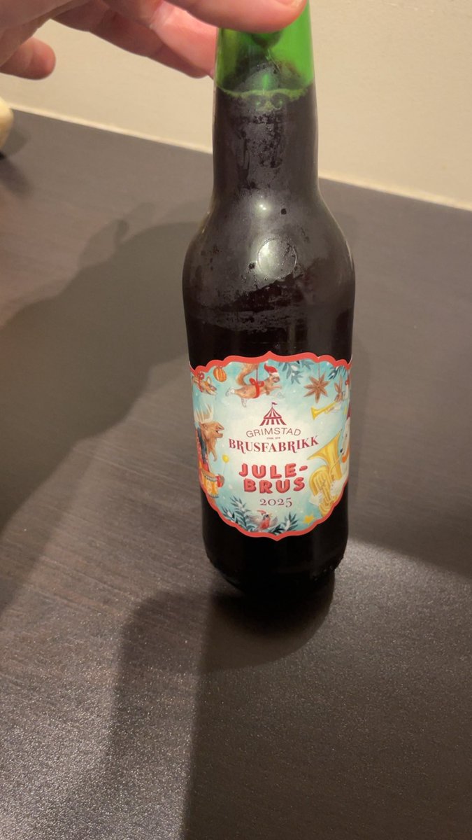 Hvem i helvete nede på sørlandet tenkte det var greit å putte ingefær i julebrus? Faen det jævligste jeg har smakt… <a href="/LMGimse/">Lars Martin Gimse</a> <a href="/jespermathisen/">Jesper Mathisen</a>