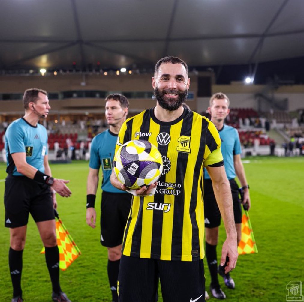 بنزيما متى ما كان في يومه يمين الله لايُقارن بأي لاعب في العالم من حيث التأثير واللعب الجماعي، ومجهود فردي رااائع جدًا 💛

هاتريك وأداء رائع ومستوى متكامل وشيء يُشكر عليه، وباذن الله إنها تكون انطلاقته مع الاتحاد هالموسم ☝️