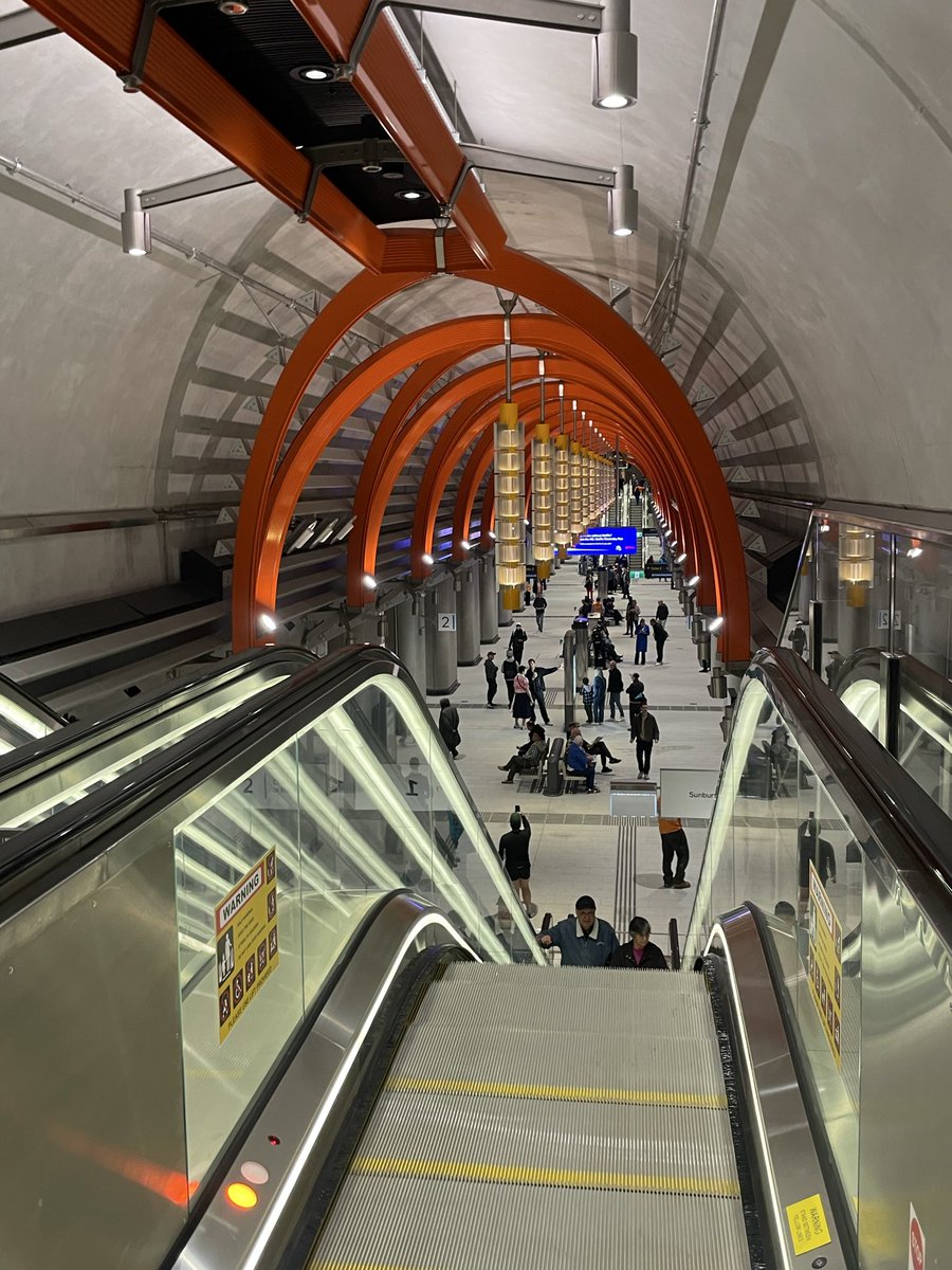 Melbourne_says's tweet image. Town Hall station. Nothing you ain&apos;t seen before, but wow!! 

This is my first stop and my mind is blown already! 🤯 

The Metro Tunnel is breathtaking!