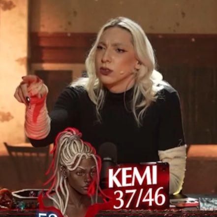 Kemi para Pomba: Filha, você tem informações dos Vampiros.

Pomba: Você tá falando comigo? Você me chamou de filha.

Kemi: Não, eu te chamei de Pomba.

#OrdemParanormal #HEXATOMBE