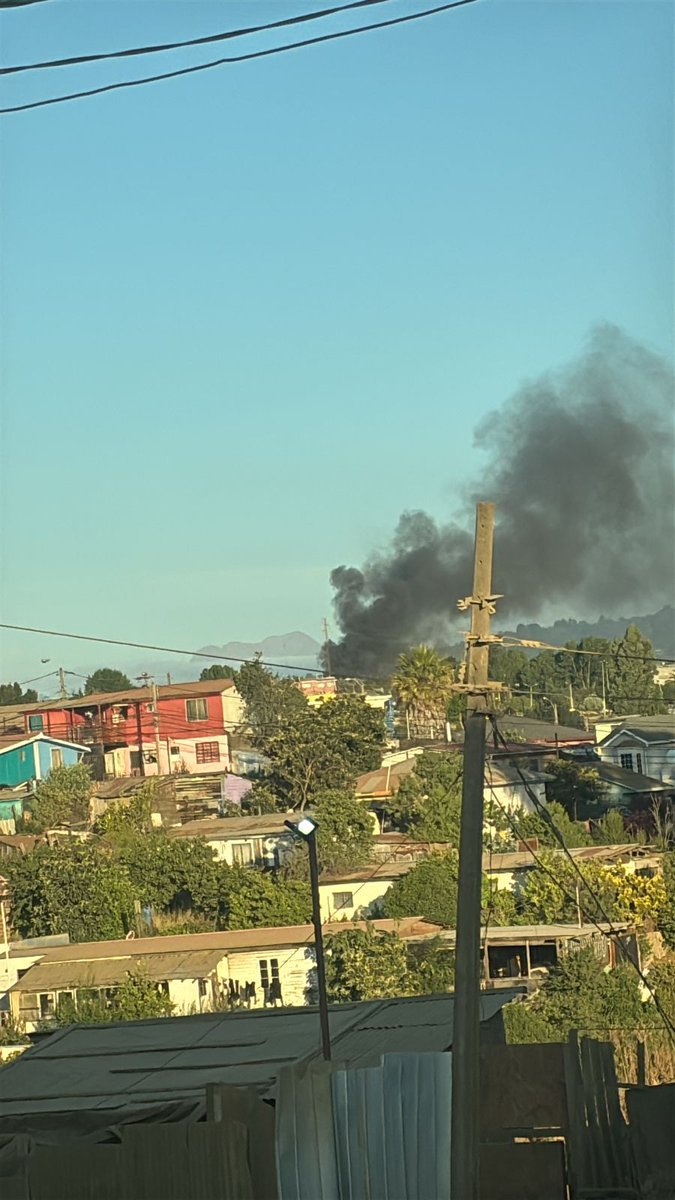 NoticiasValpoEx's tweet photo. #VIÑADELMAR

AHORA| Incendio Estructural moviliza a bomberos de Viña del Mar hasta calle Dionisio Hernández con Villa Irene, sector de Santa Julia. https://t.co/LNf2DMwgfl