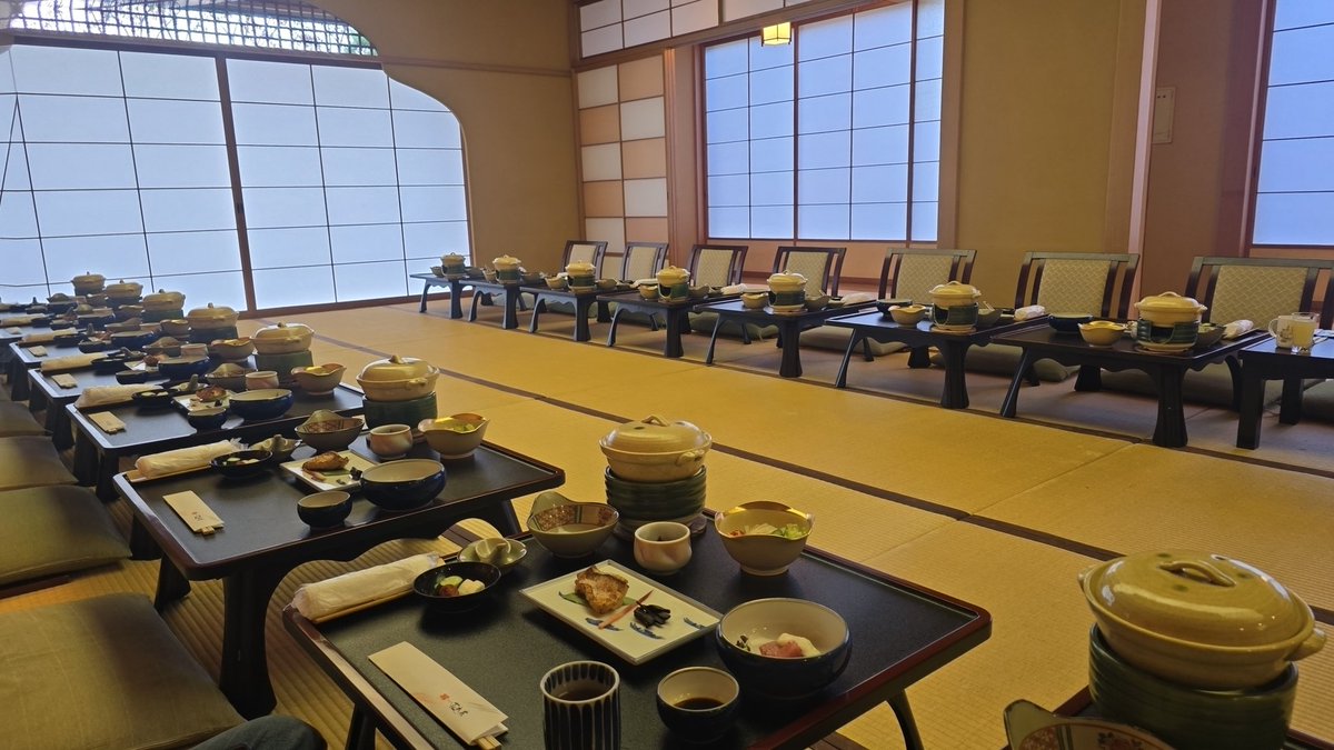 sakae_ROBOT's tweet photo. おはようございます。
弊社行事にて昨日から宿泊の食事会でございます。朝は冷えますがなんと1番乗り。
色々回って帰宅となります。
#ホテル花水木 
#ナガシマリゾート https://t.co/L53ydQaGyi