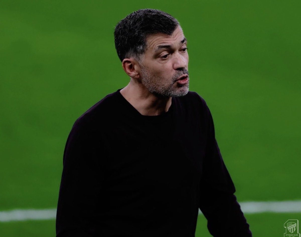 مباراة اليوم أدارها بشكل رائع جدًا

أنا ملاحظ ان دائمًا يوم يلعب الفريق 3-4-3 بالضغط المباشر وتحديدًا مع الاعتماد على الأسلوب المتعود عليه الشق الهجومي ( البينيات والمثلثات ) وعدم اعتماد العرضيات الفريق يظهر بصورة رائع واليوم كانت من ضمنها 👏💛

هذا المدرب كبير ومحظوظين فيه ولن