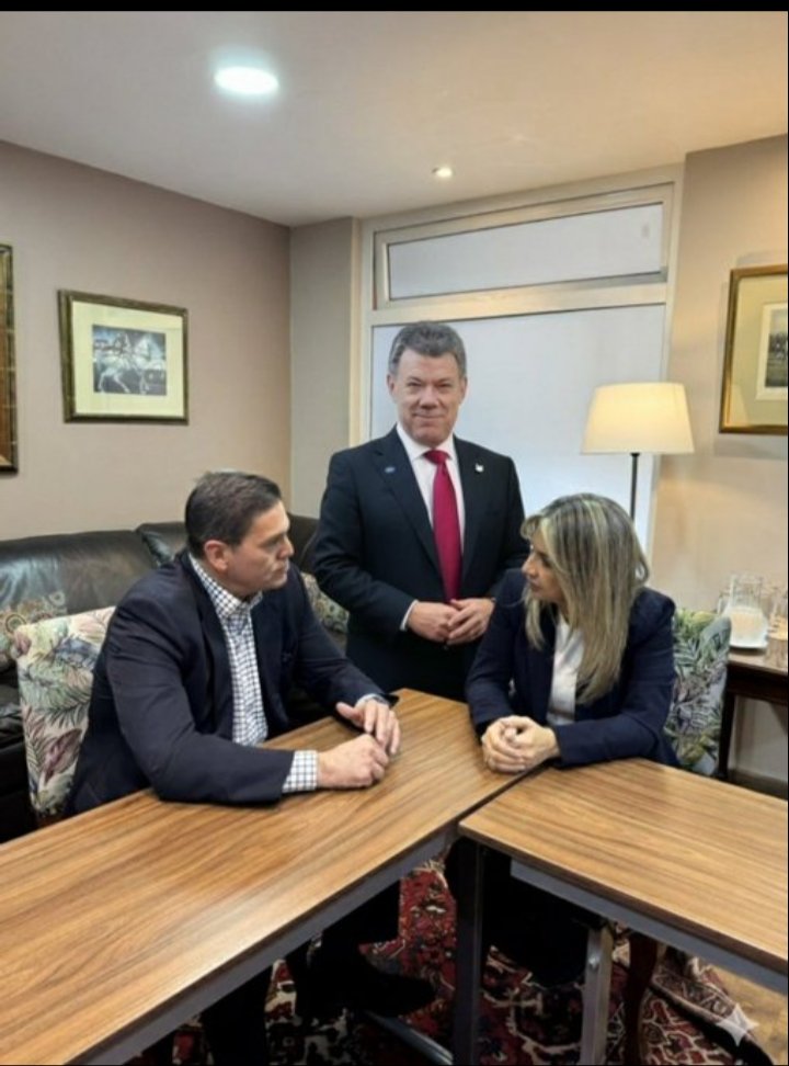 existirlibres's tweet photo. @RevistaSemana FARSANTE
#HerederoDeLaFarc #Cepeda
Ni austero ni republicano!!
@IvanCepedaCast
#FueraProgresistas
↪️
Republicanos @POTUS
@Milei @nayibbukele
@ABDELAESPRIELLA
@MariaFdaCabal
#AbelardoPresidente
🇨🇴 Somos Millones Millones! a ganar en 1ra Vuelta Si o si🇨🇴
#FueraNarcoterroristas 🇨🇴 https://t.co/q1h7no4Ulf