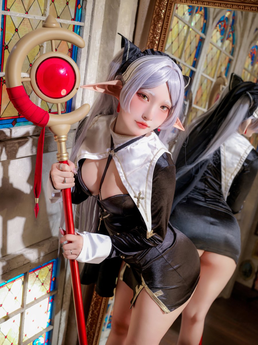 KOMACHI_COS's tweet photo. C107で新刊初お披露目！

今回のC107では、新刊を3冊ご用意しております！
本日公開するのは、@_Machi0910 先生との連動企画、
『葬送のフリーレン』シリーズ全6着のうちの1着目——
シスター・フリーレンです✨

イベント当日までに、ほかの衣装やグッズも順次公開していきますので、どうぞお楽しみに〜！