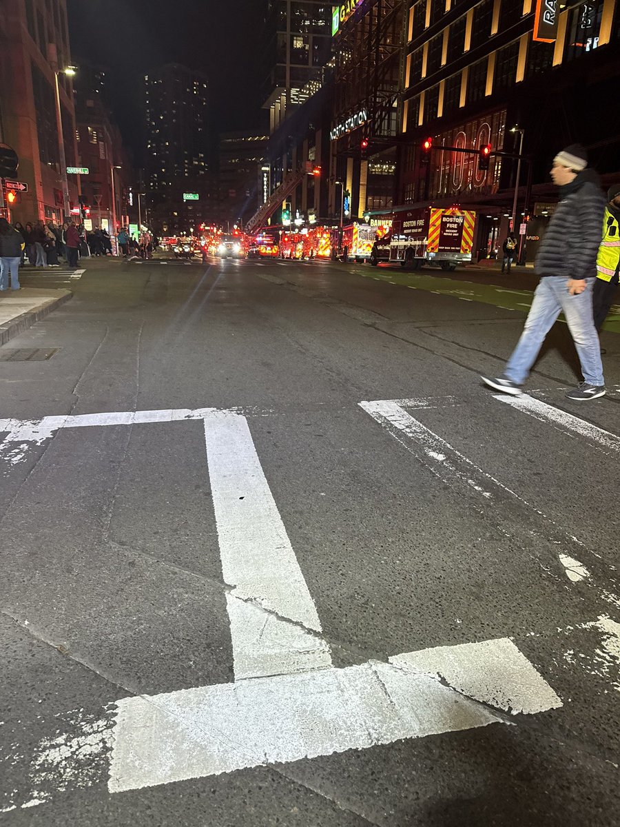 LIVE 🔴 

Causeway St @tdgarden land
