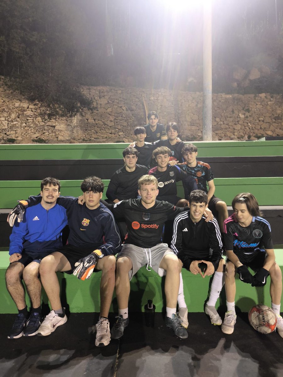 Avui la JNC Sitges i Garraf hem participat al torneig solidari de la Marató de TV3 organitzat per la <a href="/jnc_barcelona/">JNC Barcelona🎗</a>! ⚽💛 

Semifinalistes (caient als penals 😅) i més de 600 € recaptats per a la causa. Jornada divertida i bon ambient. 

L’any vinent tornem més forts! 🔥🎗️