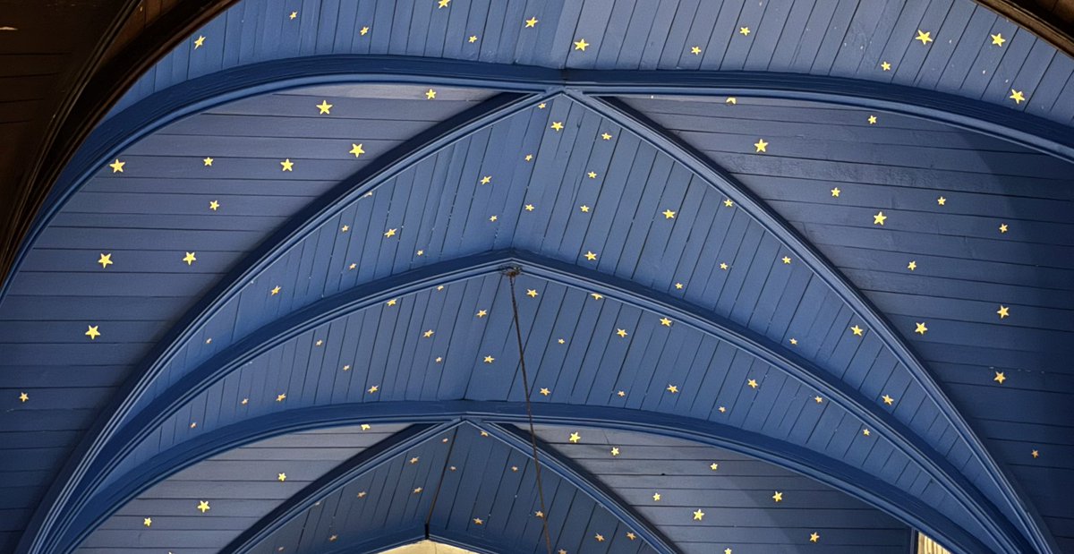 Eve of Advent - spent listening to sacred music and a little bit of poetry, while staring at the glittering gold stars;
thoughts and prayers ascend while contemplating a new Church year.

So here we go again,
beginning in the dark
yet looking out in hope for the Light:
Maranatha!