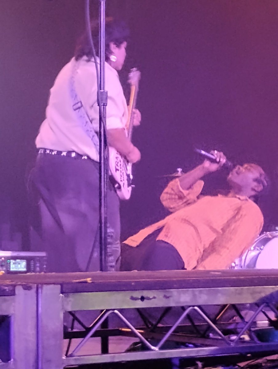 UNDERSCOREGIGI_'s tweet image. Girl whatever