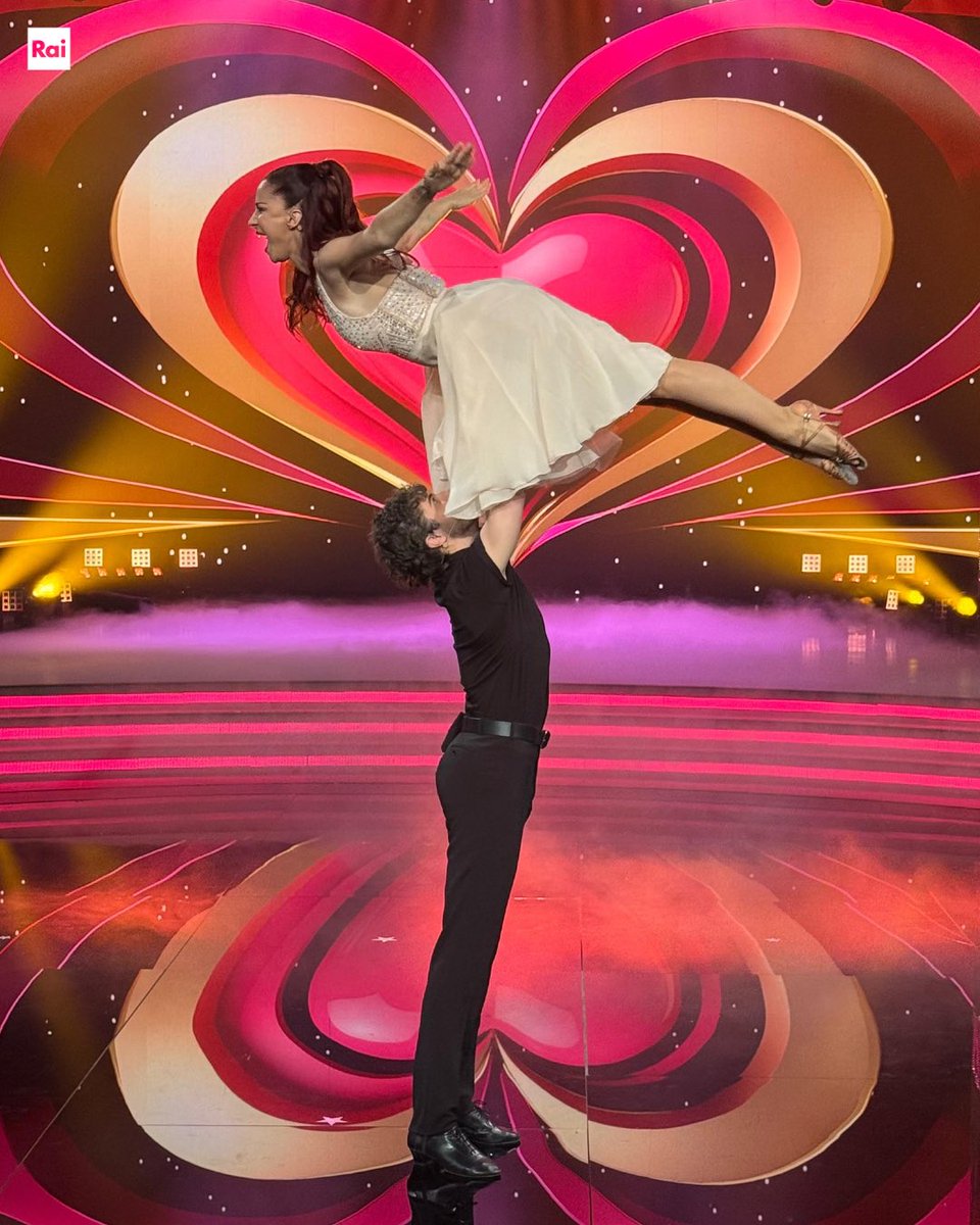 Living the dream, passo dopo passo✈️
#AndreaDelogu e #NikitaPerotti 
#BallandoConLeStelle