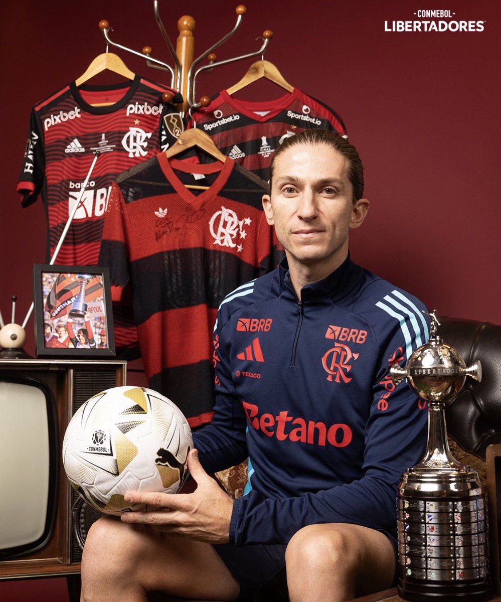 BrasilEdition's tweet photo. December 2023: Retired from football

June 2024: Flamengo’s U20 manager 

Aug 2024: Wins the U20 World Cup

Sept 2024 Flamengo’s senior manager 

Nov 2024: Wins the Copa Do Brasil  

Nov 2025: Wins the Copa Libertadores 

The insane story of FILIPE LUIS! 🇧🇷🇧🇷🇧🇷 https://t.co/P1UHyT0GM7