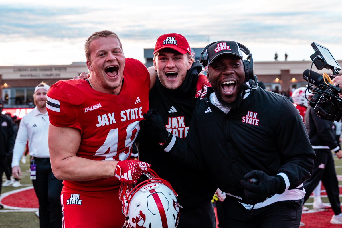 JaxStateFB's tweet image. 𝐓𝐇𝐄 𝐒𝐓𝐀𝐍𝐃𝐀𝐑𝐃‼️

#EmbraceTheGrind | #AKC