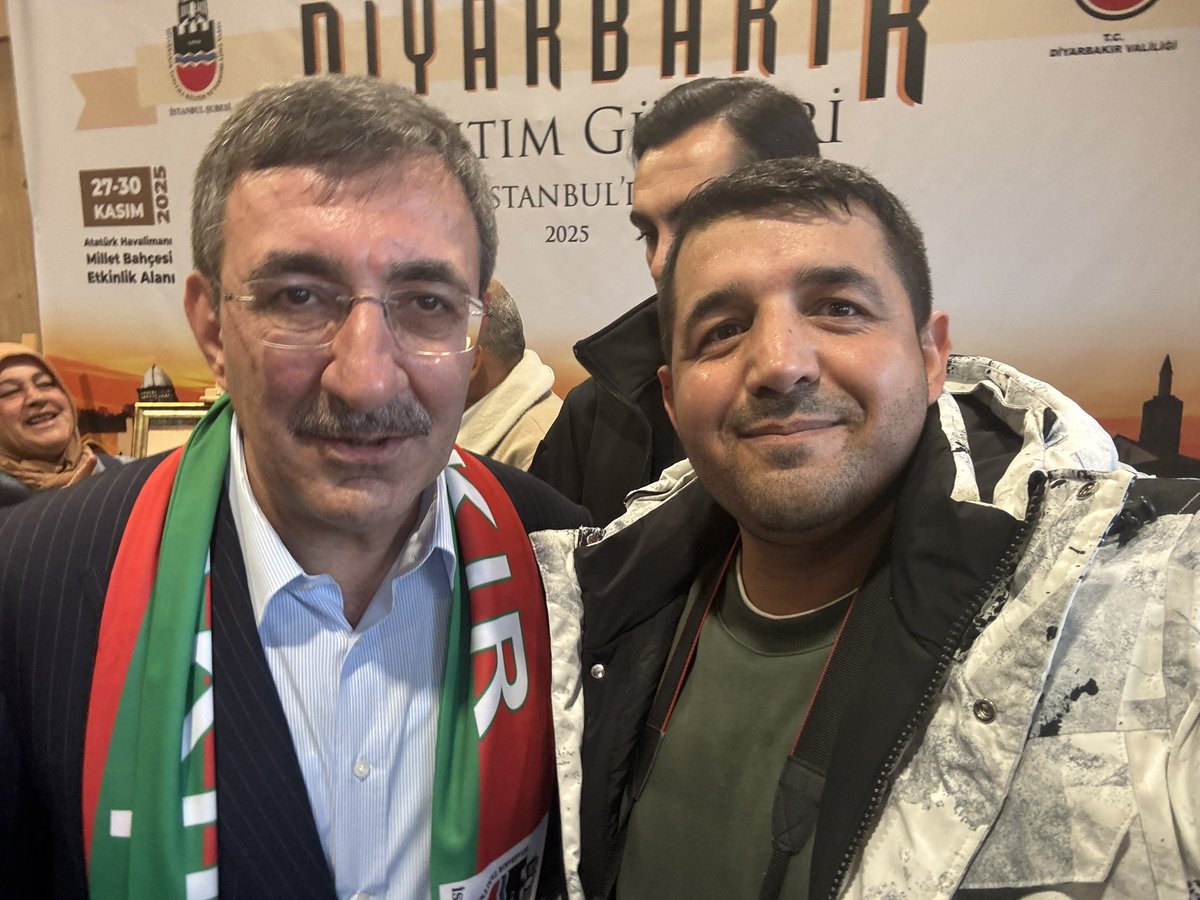 SeyfettinEken's tweet photo. DİTAV tarafından İstanbul’da düzenlenen Diyarbakır Tanıtım Günleri’ne teşrif eden Cumhurbaşkanı Yardımcısı Sayın Cevdet Yılmaz ile bir kare…
#ditav #cumhurbaskani #cumhurbaşkanı #cevdetyilmaz #diyarbakır #diyarbakir #keșfet #kesfetteyiz #kesfetedüş https://t.co/ruTkUr2zB6
