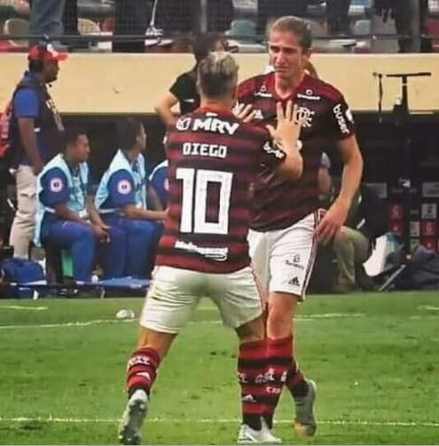 filipinholuis_'s tweet image. Filipe Luis chorando ao ganhar a libertadores pelo seu time do coração e hoje chorando por ganhar como treinador 
IDOLO PRA CARALHO