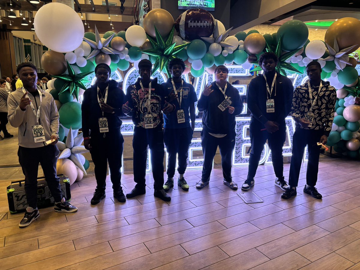 Terriers Dj Jenkins, Semaj Glover, Dion Bland, Tank Harvey , Elliot Talia, &amp; Khamari Fletcher at USF today #PRMD

<a href="/Diesel_TVilleHC/">Coach Matt Diesel</a> <a href="/RealNews102/">Drew Johnson</a> <a href="/PrepRedzoneFL/">Prep Redzone Florida</a> <a href="/dline_coach_321/">Coach Tay🏈</a> <a href="/DBUGURU93/">Coach T.j.🙅🏾‍♂️</a> <a href="/CoachGarcia321/">Joey Garcia</a> @coachnick321 <a href="/austin18gardner/">Austin Gardner</a> <a href="/CenFLAPreps/">Central Florida Preps</a> <a href="/Dr__Connor/">Jannette Connor, Ed.D.</a> <a href="/DjTheTallGuy/">Dj</a>