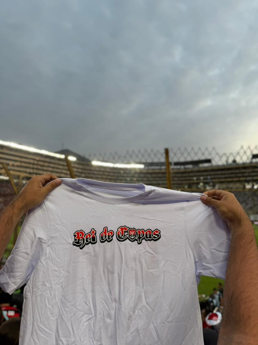 ubzoficial's tweet photo. FLAMENGO É PRA QUEM ACREDITA!

Lançamento oficial da nova camisa "Rei de Copas" diretamente do Estádio Monumental U, em Lima!

Mais informações em breve! https://t.co/fdA9T6oTNN