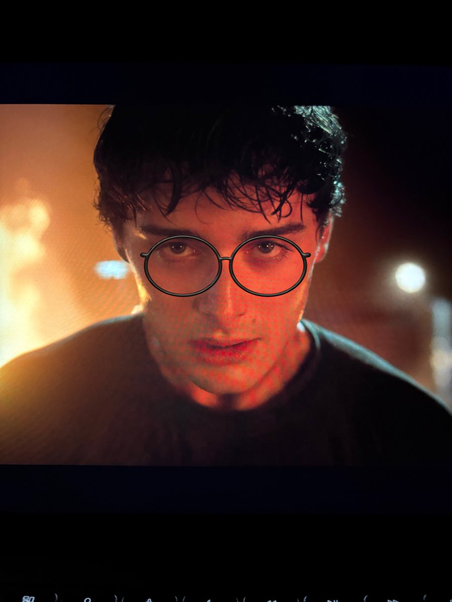 strxngerxqyz's tweet image. slap some glasses on this bitch and he’s harry potter