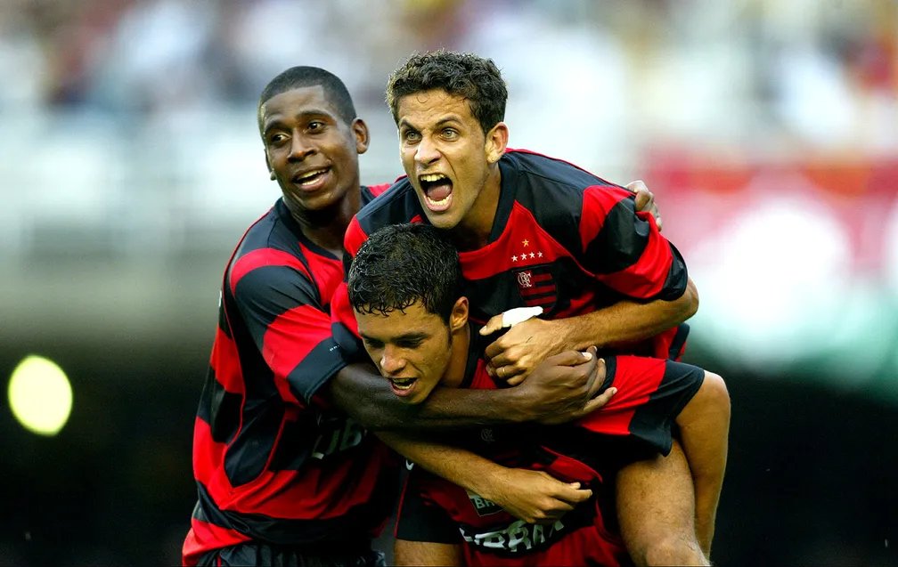 A infância inteira eu chorei nas quartas feiras com o meu time eliminado da libertadores...
Hoje o meu time é o maior campeão brasileiro da historia da libertadores...

Obrigado Jean, Pet, Juan, Leo, PADRINHO por me fazer flamengo, OBRIGADO! 🖤❤️