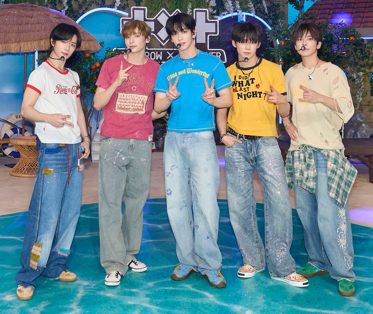 두밧두 얼굴 붐업되니까 생각낫는데 입덕 전에 완전머글이라서 밧두뿐만 아니라 아이돌은 딱 한두그룹정도 알고 잇엇음 그러다 친구가 보여줘서 럽랭 무대를 첨봣는데 다섯명이 다 잘생겨서 많이 당황했던 기억이 잇슴 쟤네는 비주얼멤이 누구지 싶어서