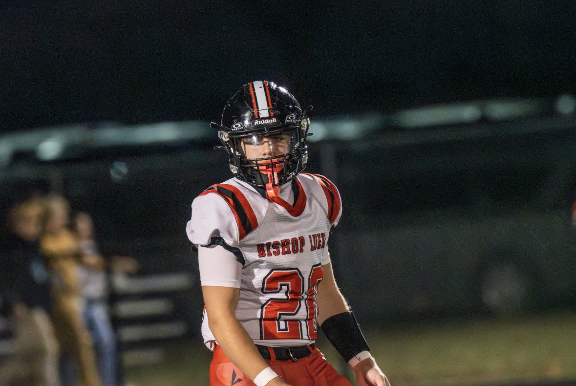 thedjvm's tweet photo. End of season stats( played/started 4 varsity games):
36 total tackles 
17 assisted 
19 solo 
2 caused fumbles 
1 fumble recovery 
14 carries- 77 yards 
avg 5.5 rushing
5.0 tfls 
Mlb/Ilb -#20 
5,8 175 lbs 
c’o 28 
@SidelinePreps 
@IndyWeOutHere @ExpoRecruits @BishopLuersFB https://t.co/iMPYumtaAO