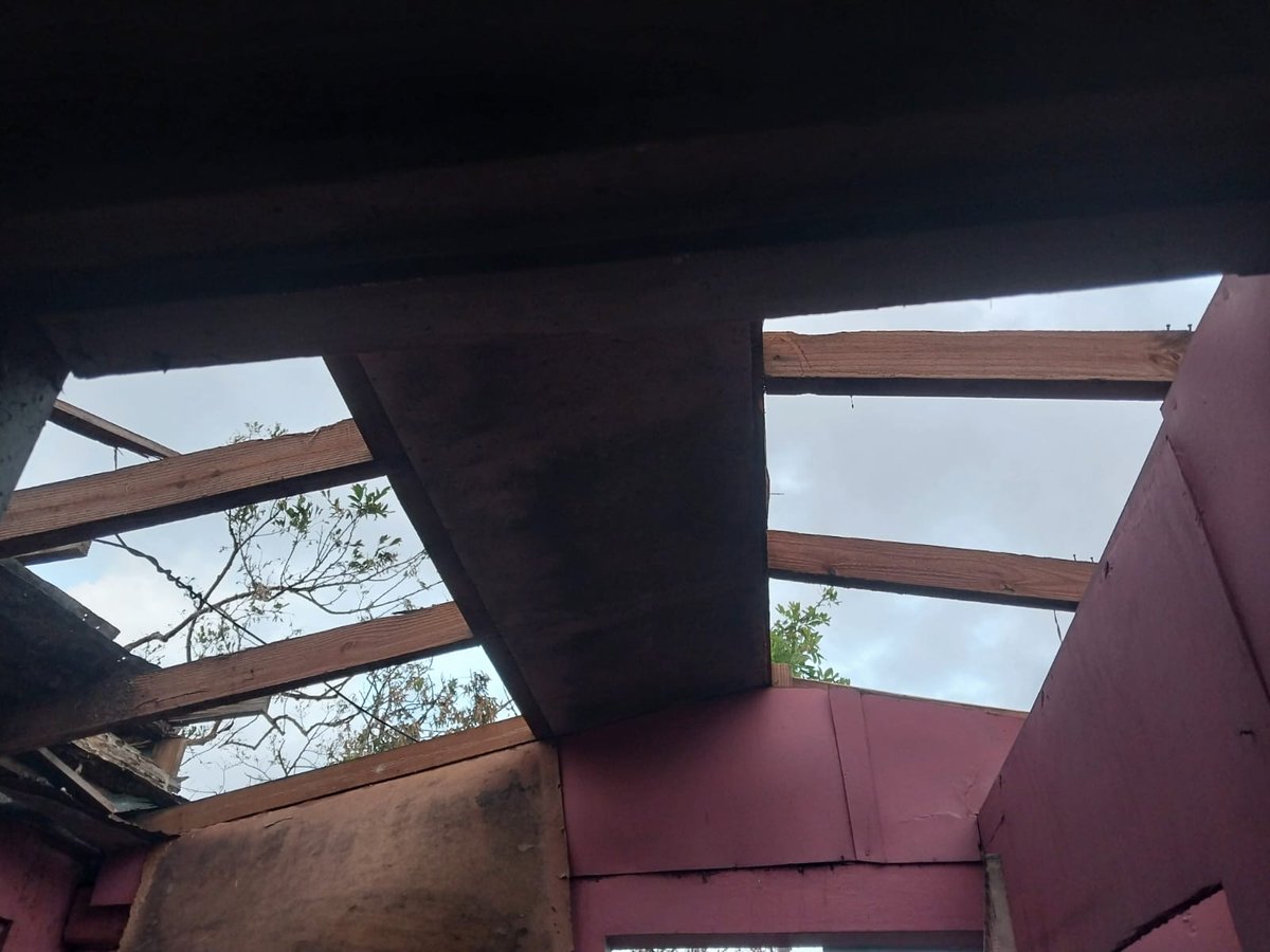 Thundastorm7's tweet image. $MANYU community helping a family in Jamaica 🇯🇲 to rebuild the roof of their home which was hit hard by hurricane Melissa. Below, you&apos;ll see pics of the damage, and the supplies our community was able to help provide. 
 
More pics when the work is done.