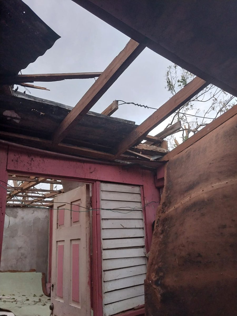 Thundastorm7's tweet image. $MANYU community helping a family in Jamaica 🇯🇲 to rebuild the roof of their home which was hit hard by hurricane Melissa. Below, you&apos;ll see pics of the damage, and the supplies our community was able to help provide. 
 
More pics when the work is done.