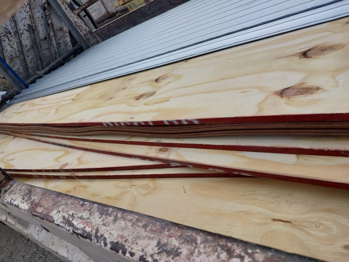 Thundastorm7's tweet image. $MANYU community helping a family in Jamaica 🇯🇲 to rebuild the roof of their home which was hit hard by hurricane Melissa. Below, you&apos;ll see pics of the damage, and the supplies our community was able to help provide. 
 
More pics when the work is done.