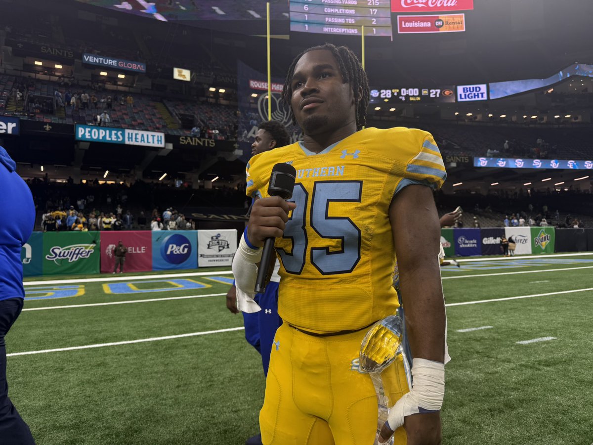 Former <a href="/CHSBRAthletics/">CHS Athletics</a> running back <a href="/R3MOII/">Barry Remo ll</a> wins MVP. 

7 Carries 
100 yards 
1 TD

#Southern wins their 4th straight Bayou Classic, 28-27. 

#SWAC <a href="/LAFirstNews/">Louisiana First News</a>