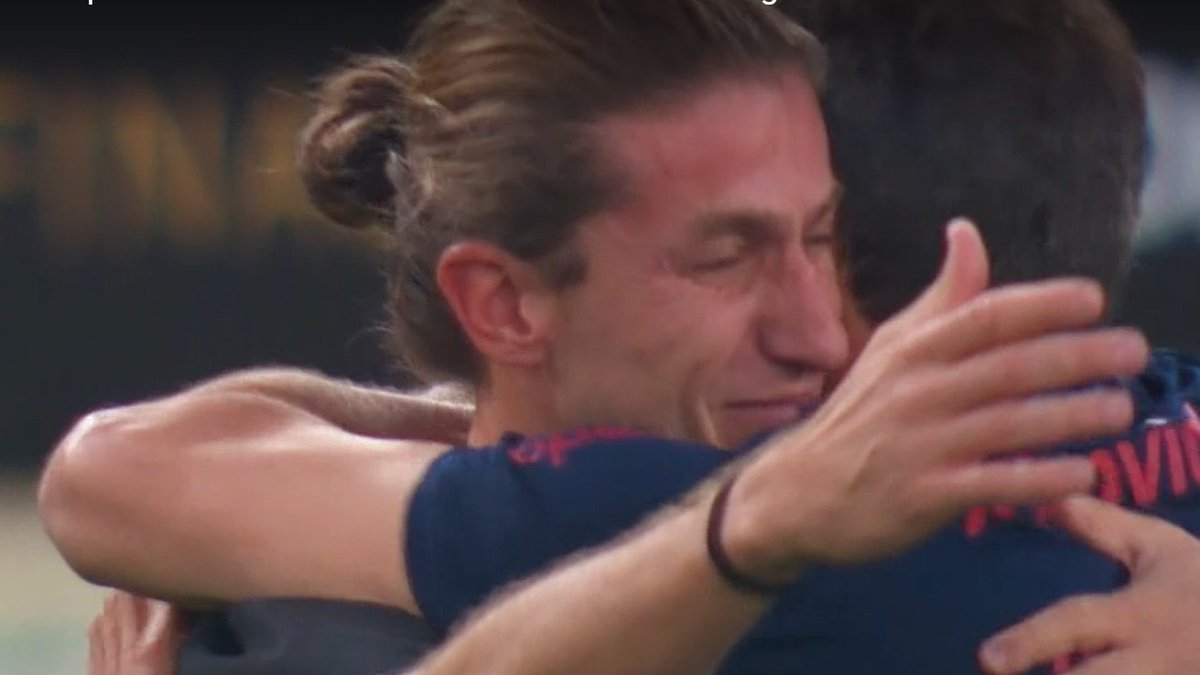 fladoidos's tweet image. Filipe Luis chorando ao ganhar a libertadores pelo seu time do coração e hoje chorando por ganhar como treinador 
IDOLO PRA CARALHO